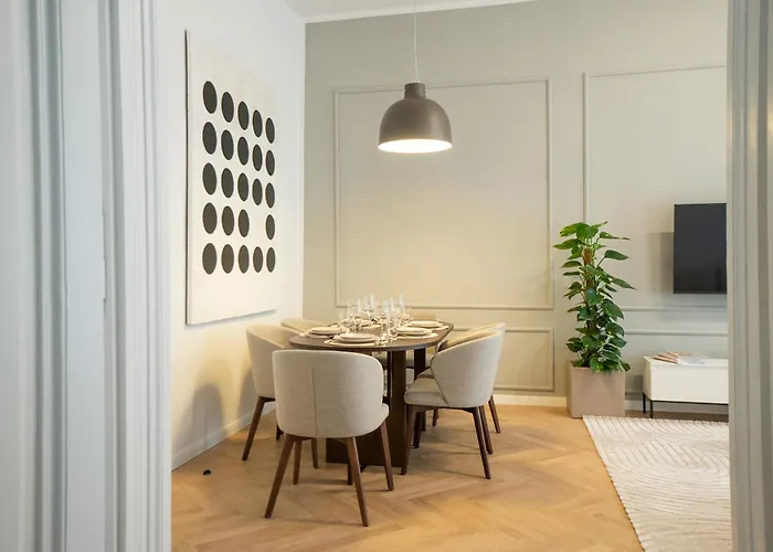 Chic & Cozy 104m2 Flat, Walk To Attractions *