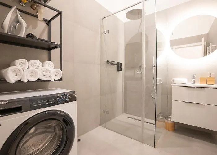 Chic & Cozy 104m2 Flat, Walk To Attractions Vienne