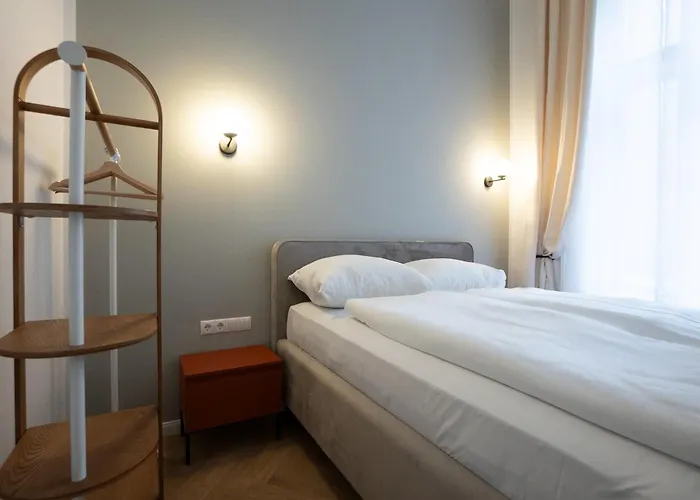 Chic & Cozy 104m2 Flat, Walk To Attractions Vienne