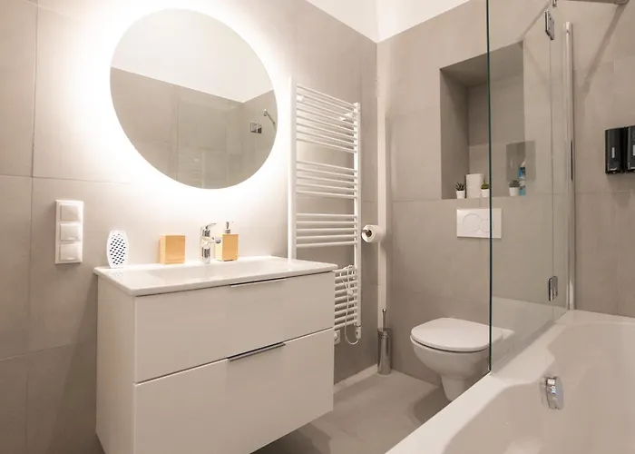 Chic & Cozy 104m2 Flat, Walk To Attractions Vienne