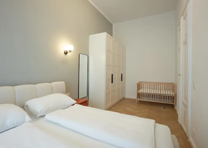 Chic & Cozy 104m2 Flat, Walk To Attractions *