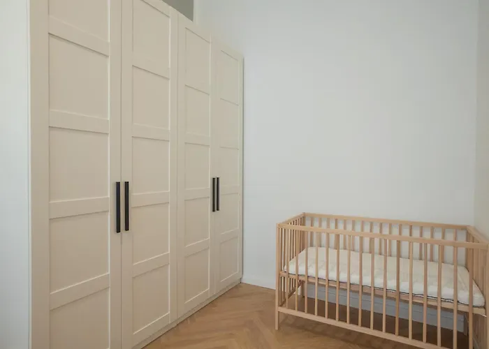 Chic & Cozy 104m2 Flat, Walk To Attractions *